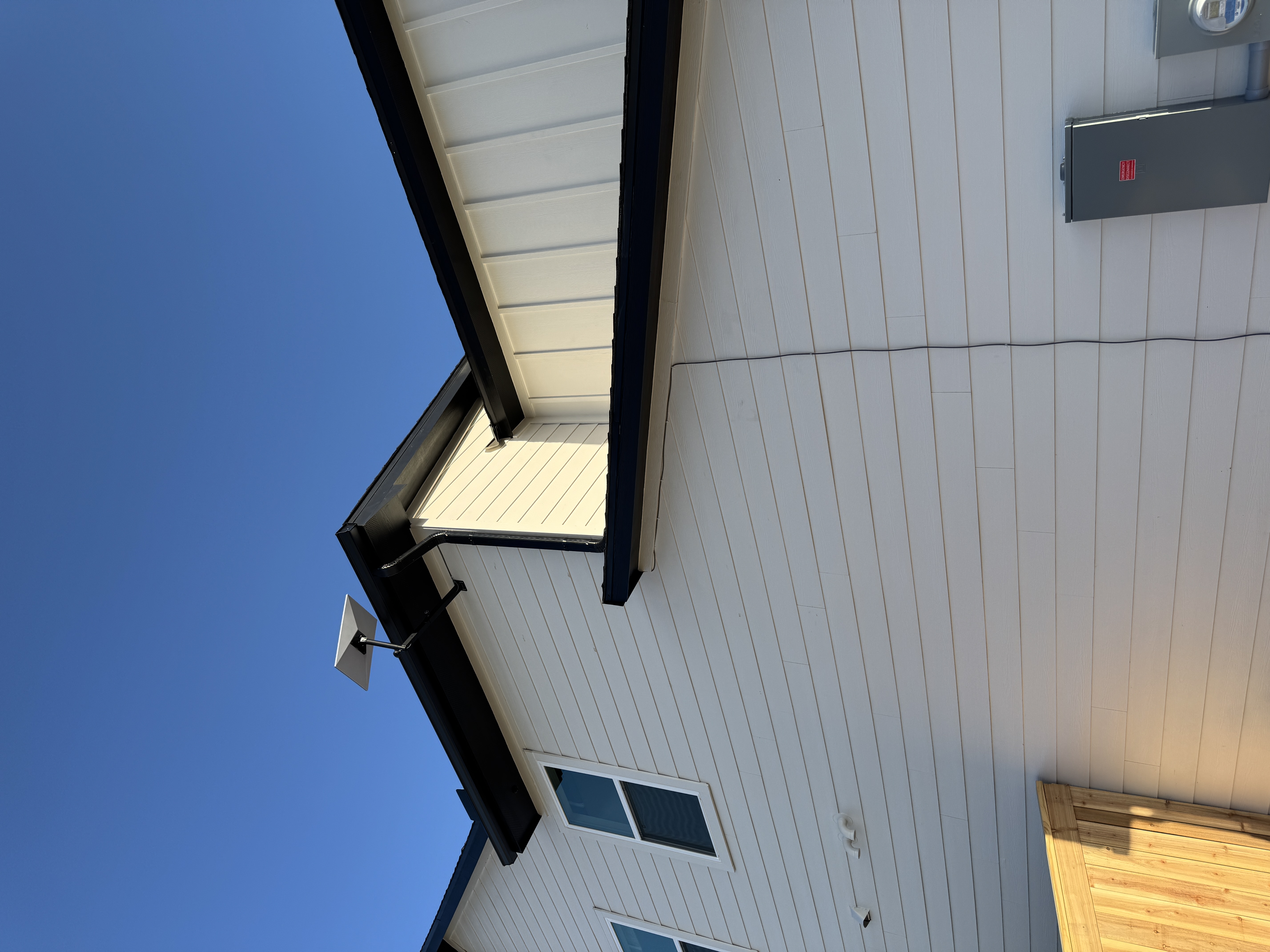 Starlink mount and exterior cable path on home